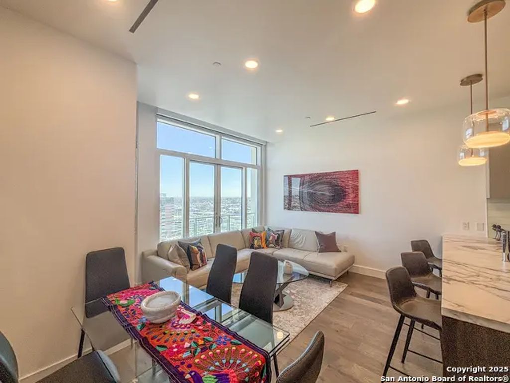 123 Lexington Ave 1402, San Antonio