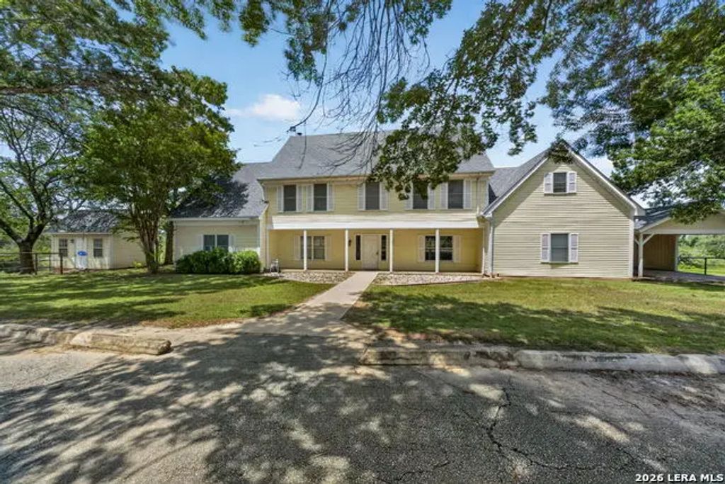 2634 County Road 4713, LaCoste
