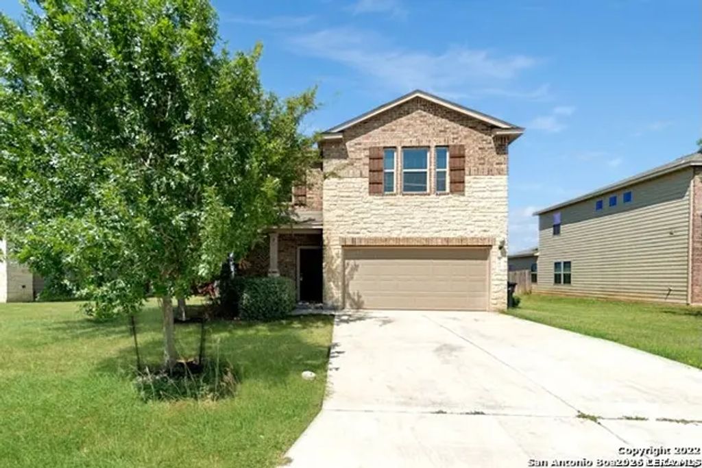 660 Community Dr, New Braunfels