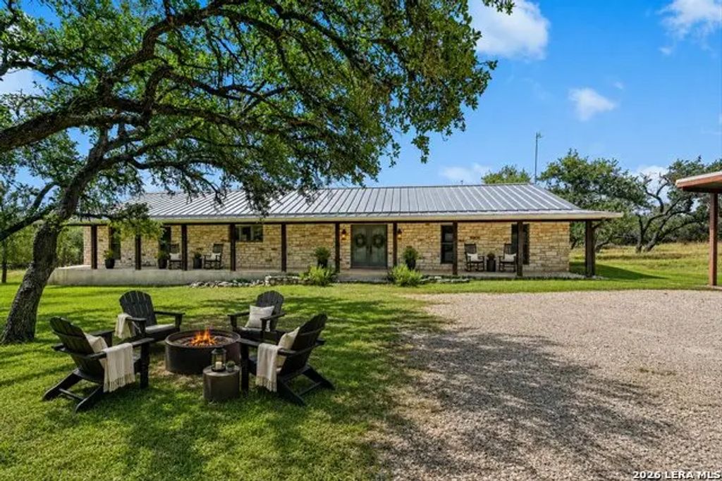 104 Sendero Arbolado, Wimberley