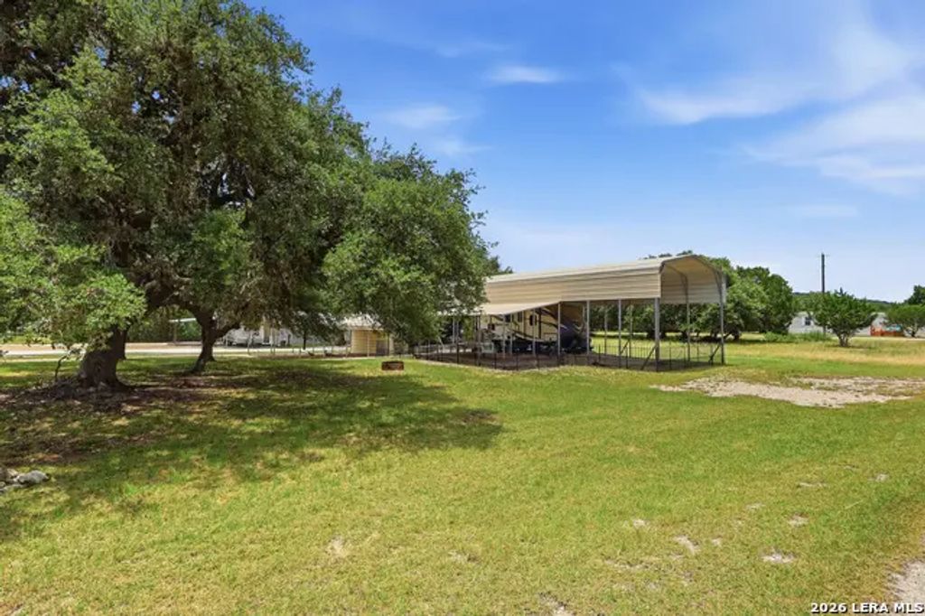 128 Private Road 1512, Bandera