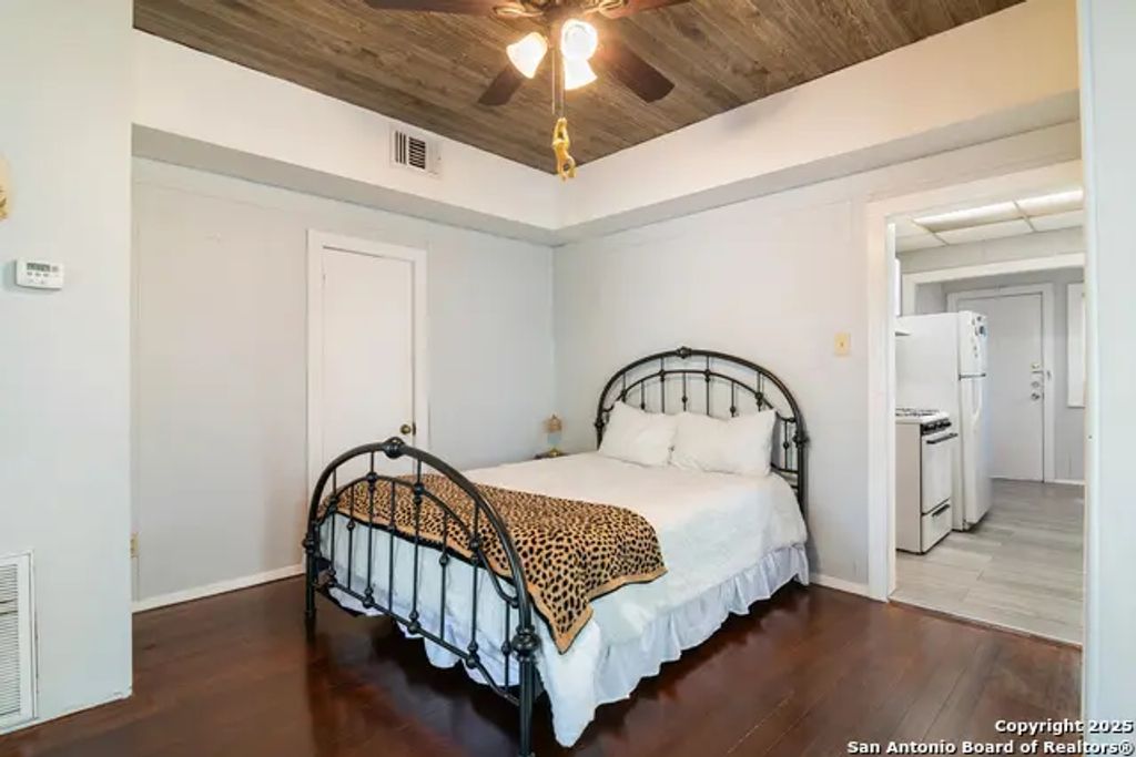814 W Magnolia, San Antonio