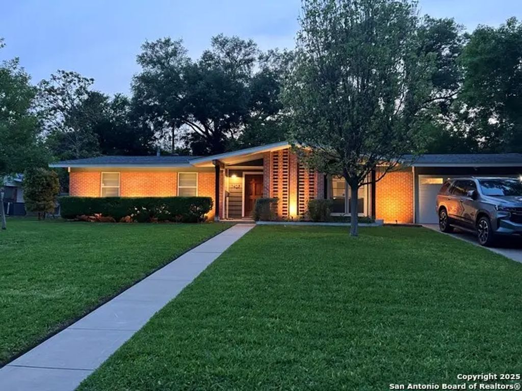 7407 Quail Run Dr, San Antonio