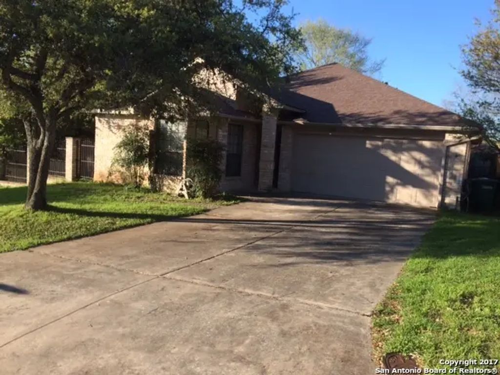 868 Amberstone, San Antonio