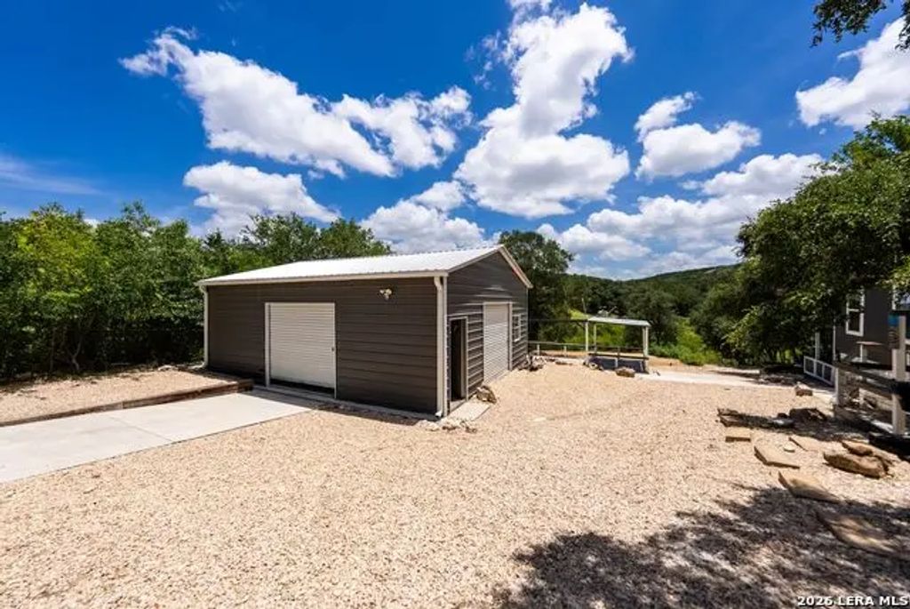 12341 Park Rd 37, Lakehills