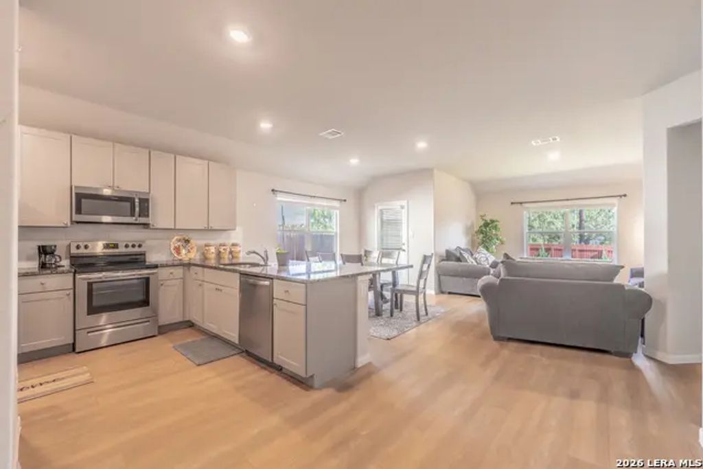 3715 Newton Bay, San Antonio