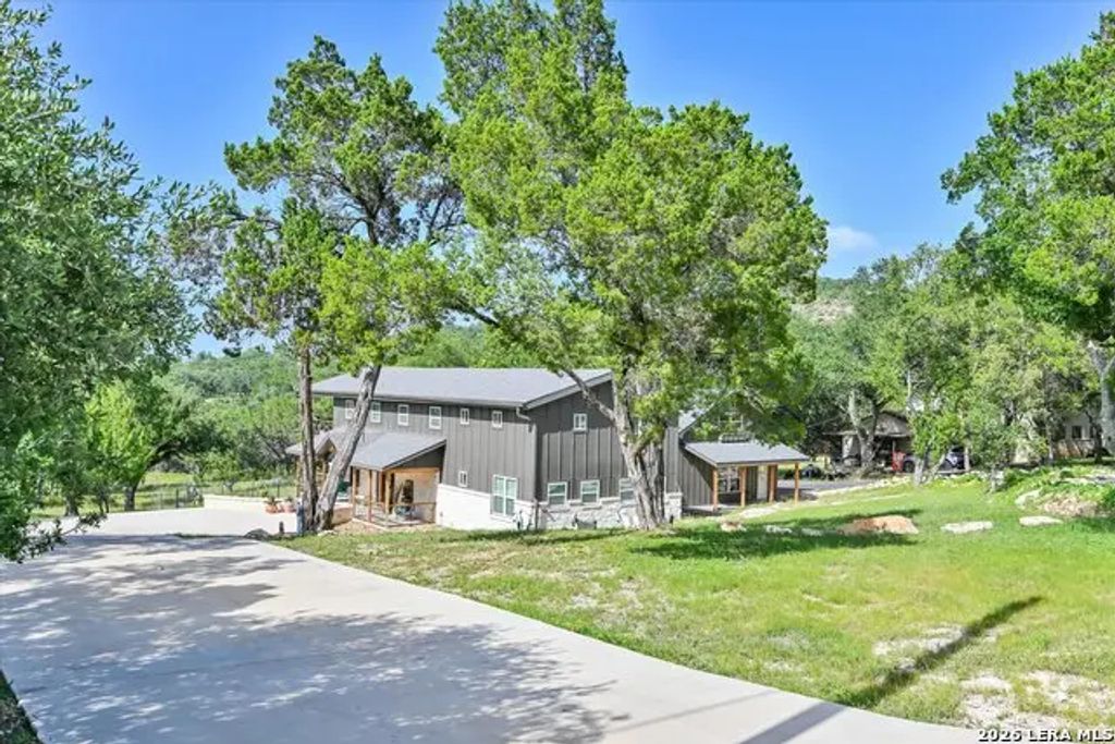 349 White Oak Dr, Canyon Lake
