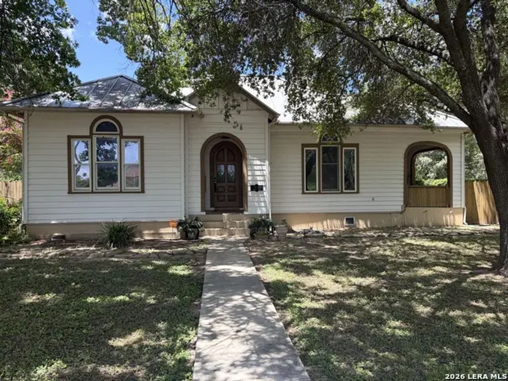 815 N Getty, Uvalde