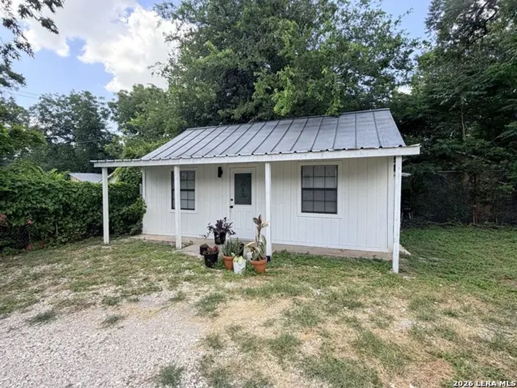 1121 Essex St 3, San Antonio