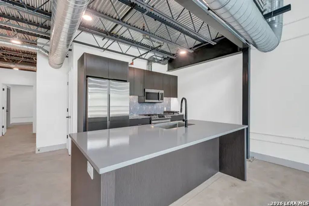 215 Coca Cola Pl 202, San Antonio