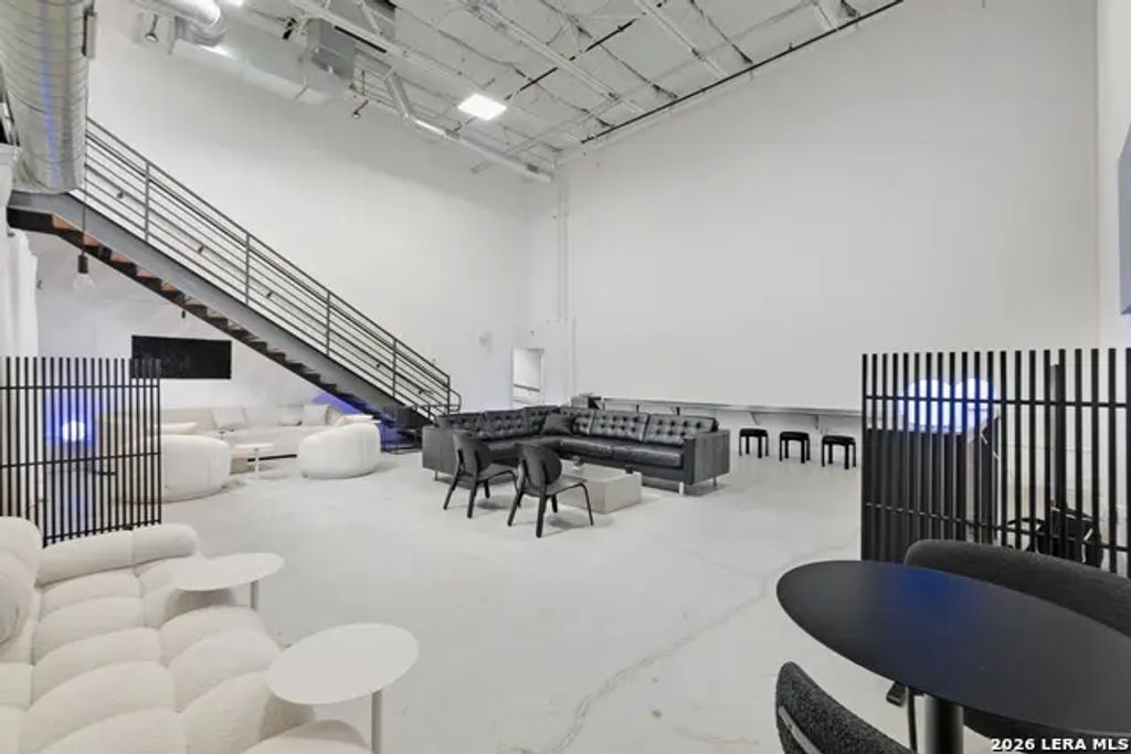 215 Coca Cola Pl 220, San Antonio