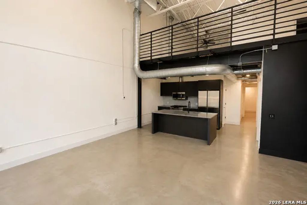 215 Coca Cola Pl 311, San Antonio
