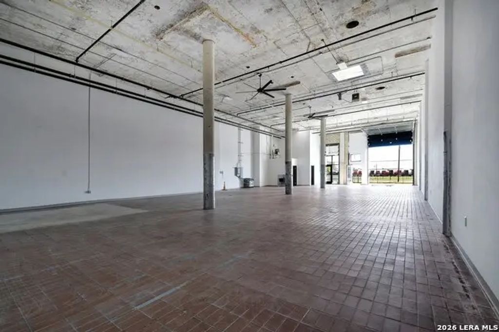 215 Coca Cola Pl 117, San Antonio