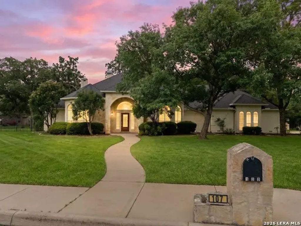 107 Kitty Kat Ln, Boerne