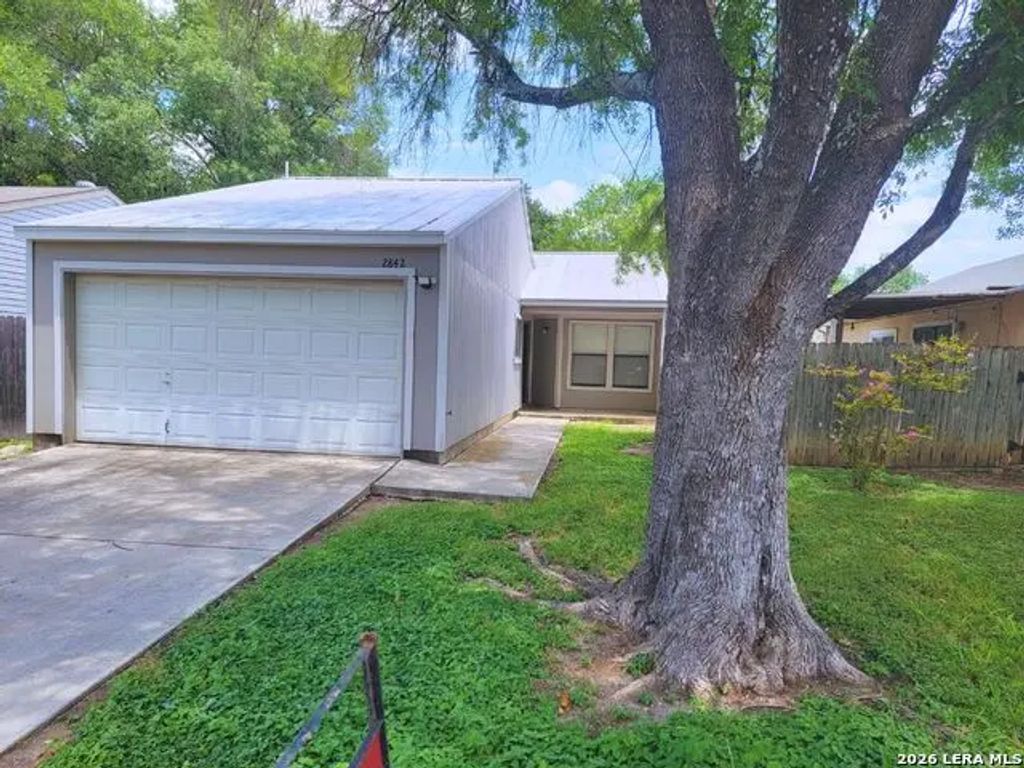 2842 Cherry Field, San Antonio