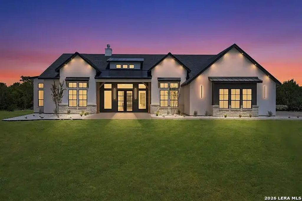 337 Highland Mdws, Bandera