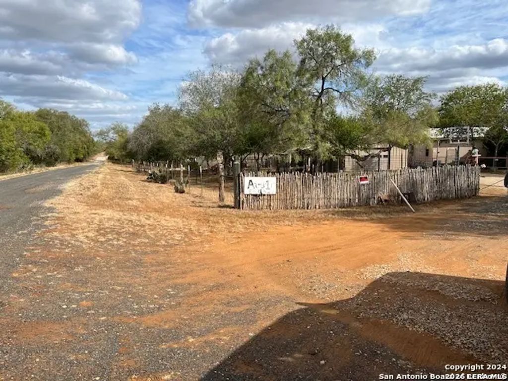 326 W Pr 324, Jourdanton