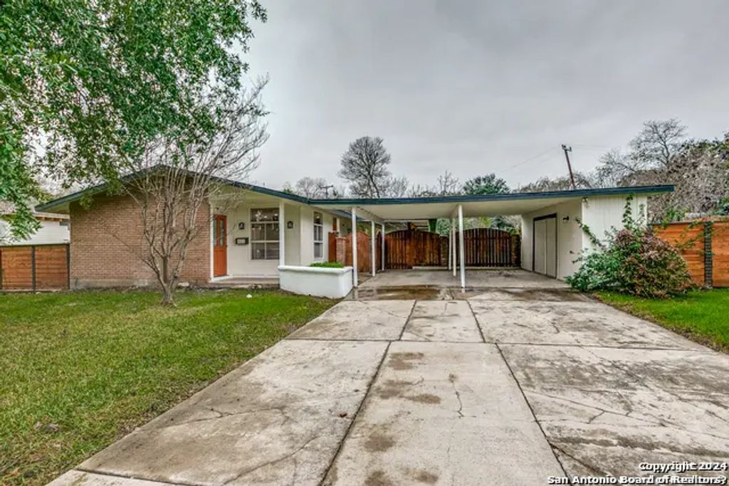 511 E Hathaway Dr, San Antonio