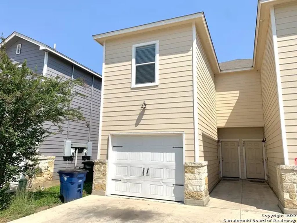569 Advantage, New Braunfels