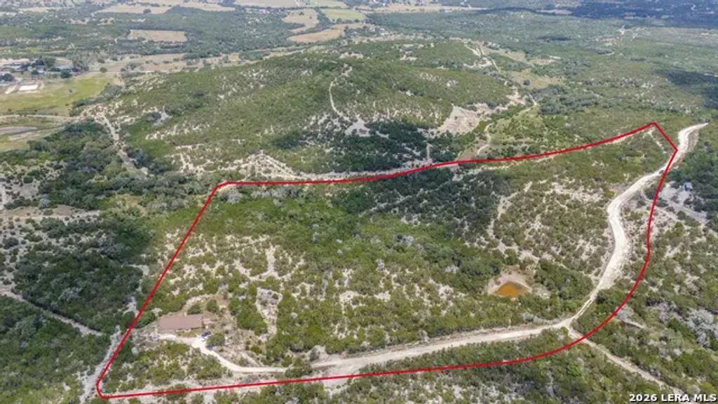 421 Armadillo Trail Dr E, Comfort