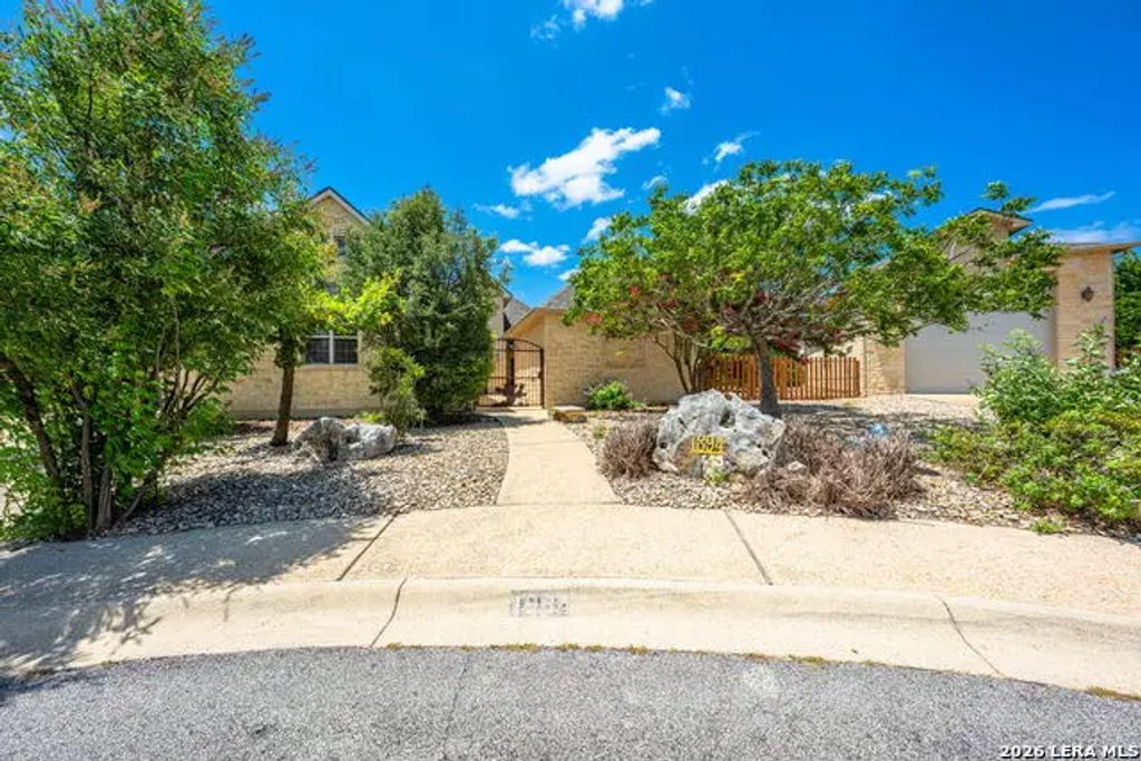 1894 Summit Top Dr, Kerrville