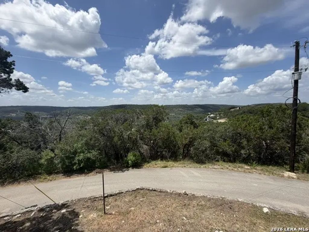360 Wind Crest Dr, Canyon Lake