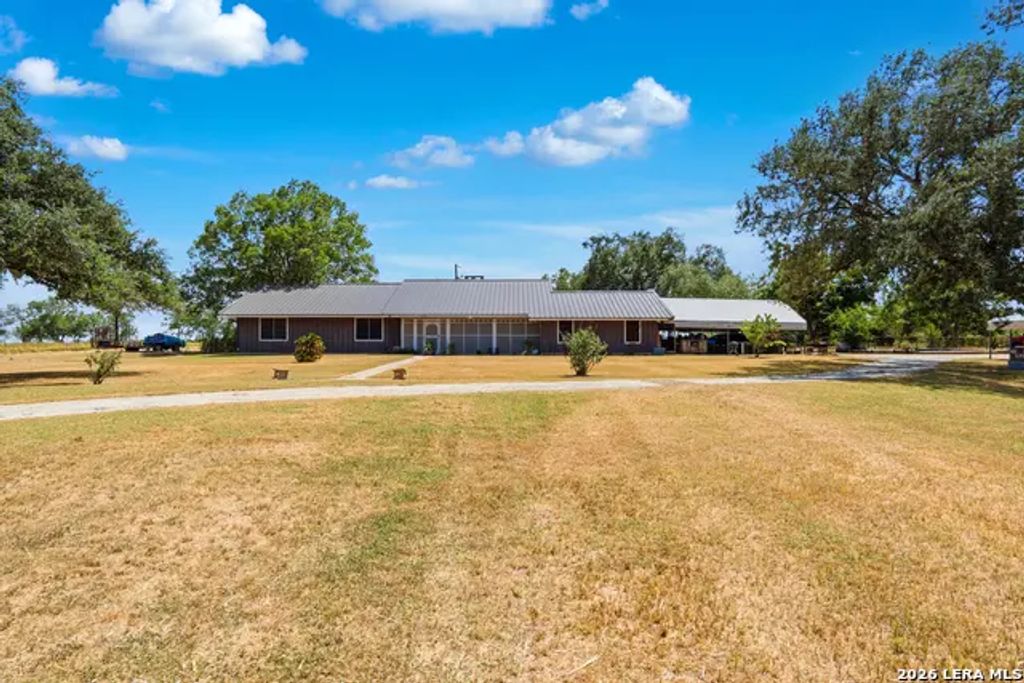 3777 San Marcos, Luling