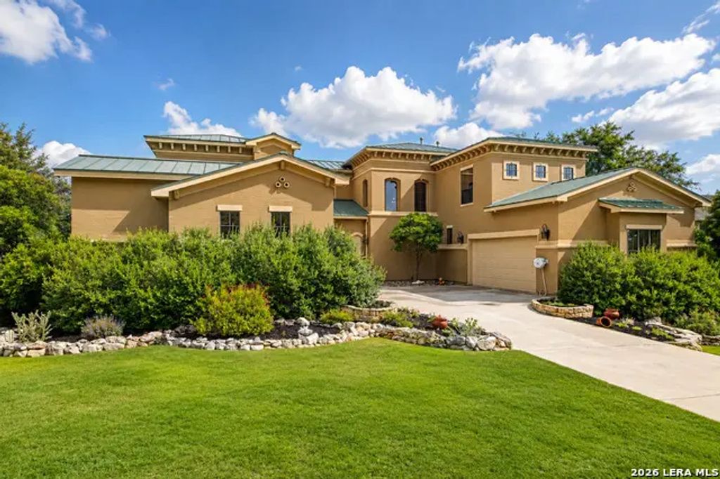 7938 Colonial Woods, Boerne