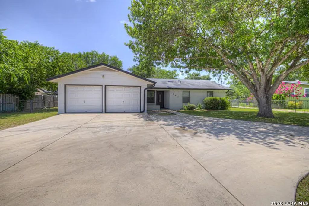 1302 S Mesquite Ave, New Braunfels