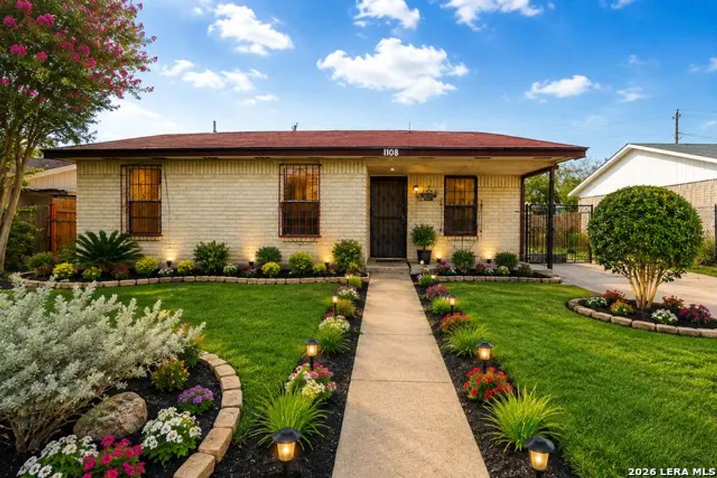 1108 Yoblanda Dr, Eagle Pass