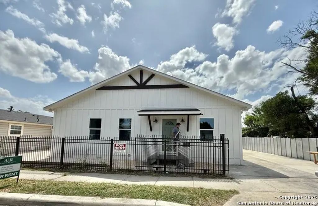 207 Meridian Ave 102, San Antonio