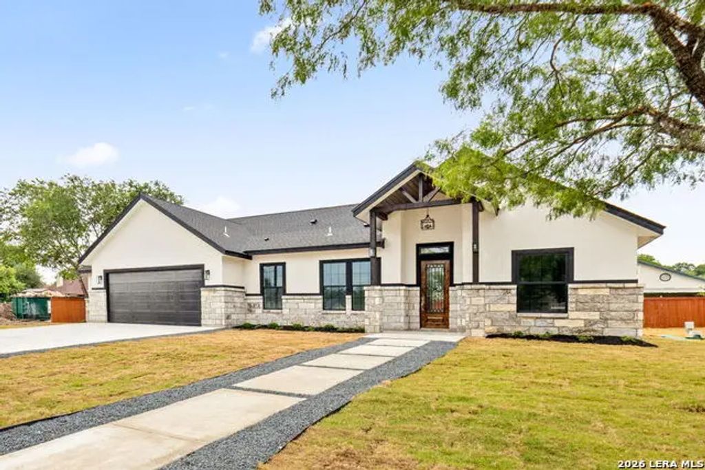 8220 Alton Blvd, Selma