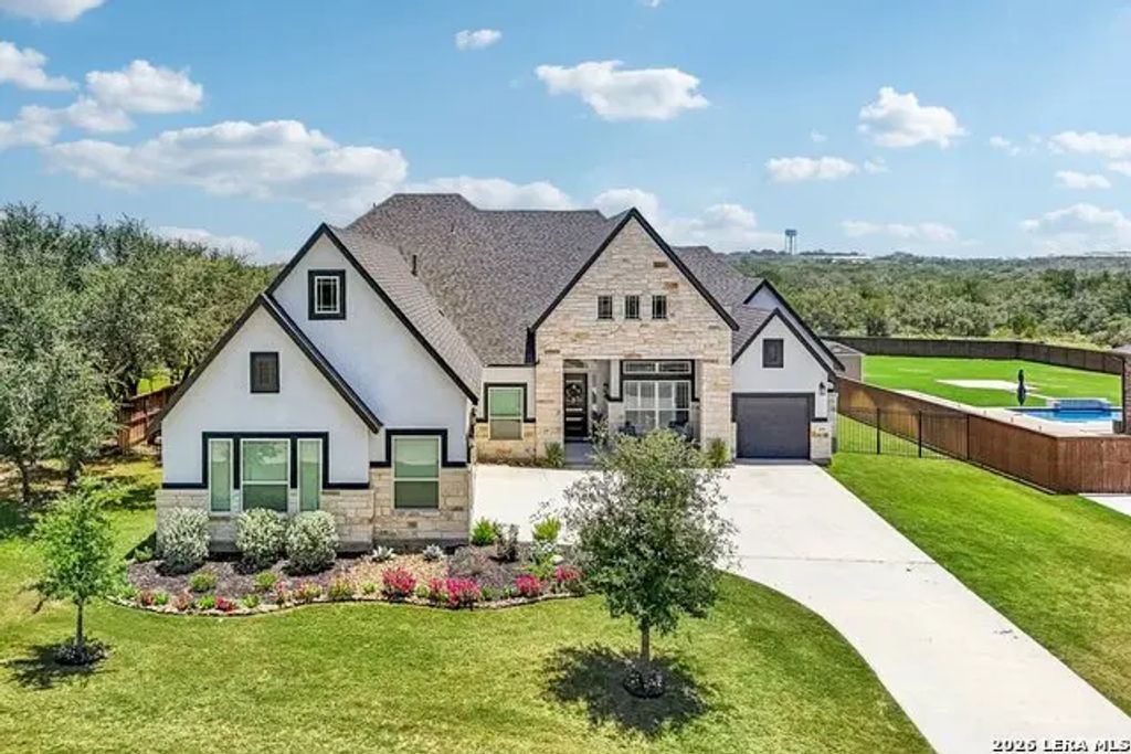 209 Englewood Ln, Castroville