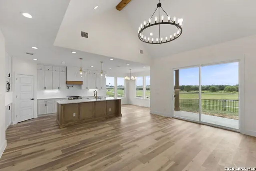 165 Whitewing Way, Floresville