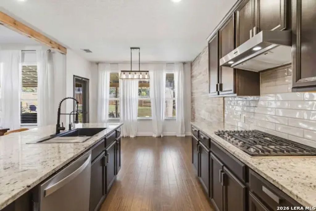 1531 Esser Xing, New Braunfels