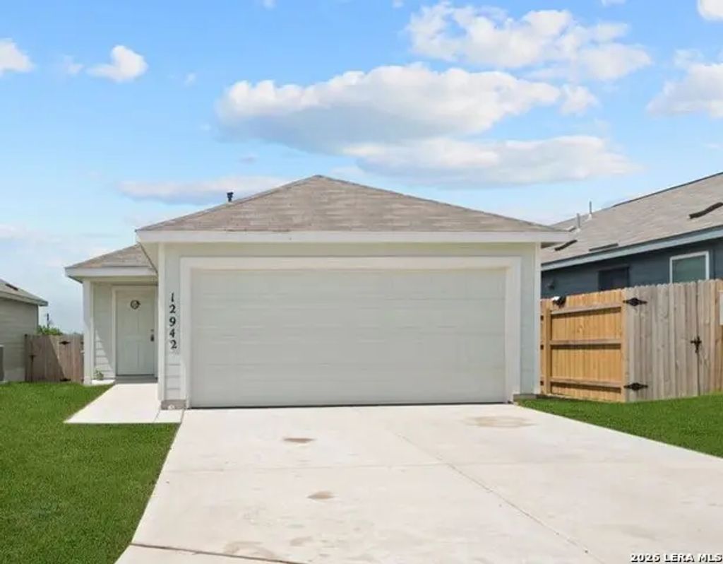 12942 Deep Eddy, St Hedwig