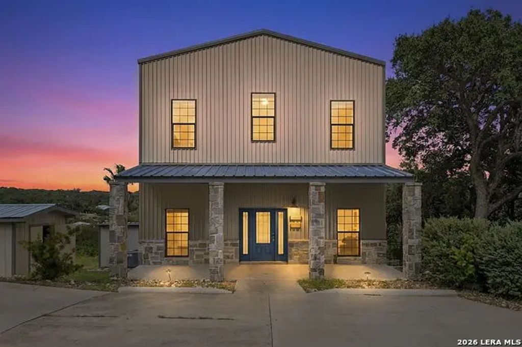 1016 Blue Bill Cove, Lakehills