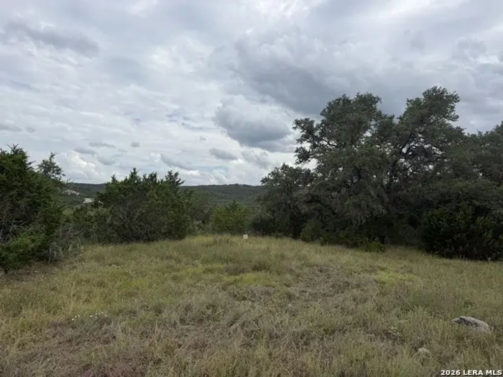 187 Private Road 1712, Mico