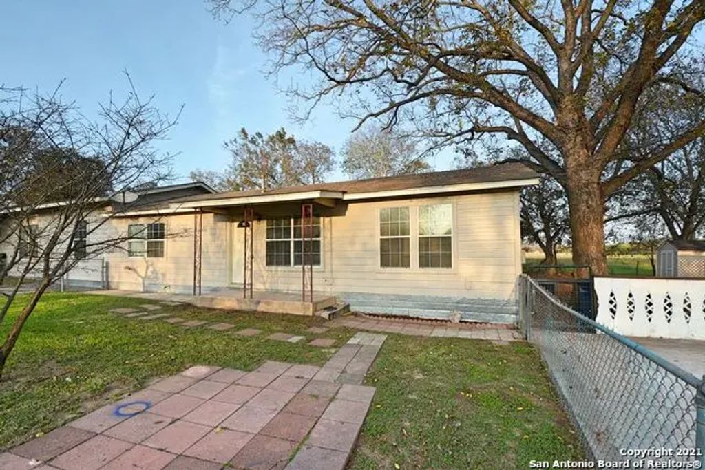 1401 Coco Ln A, New Braunfels