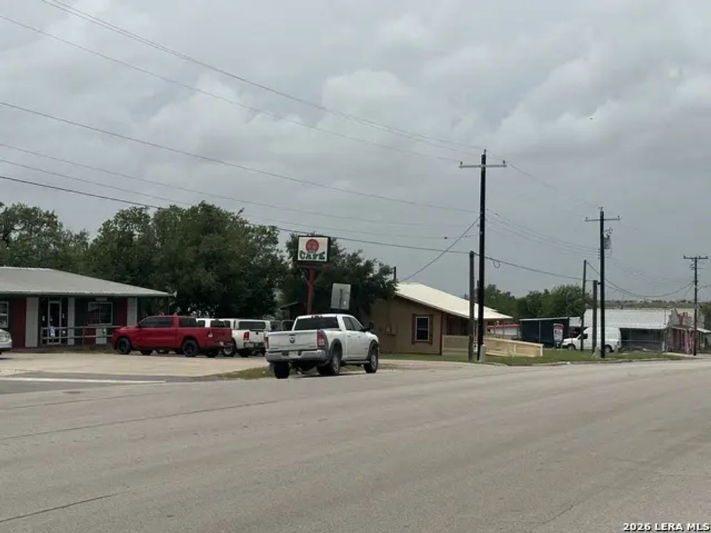 201 W Calvert Ave, Karnes City