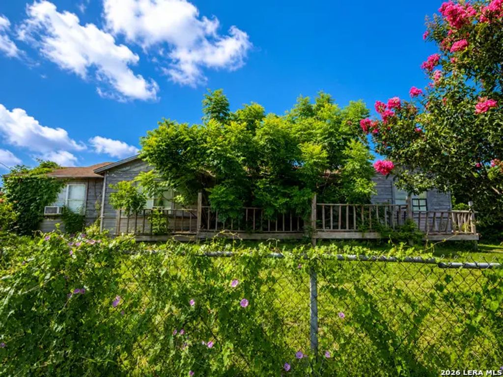 2106 E Southcross Blvd, San Antonio