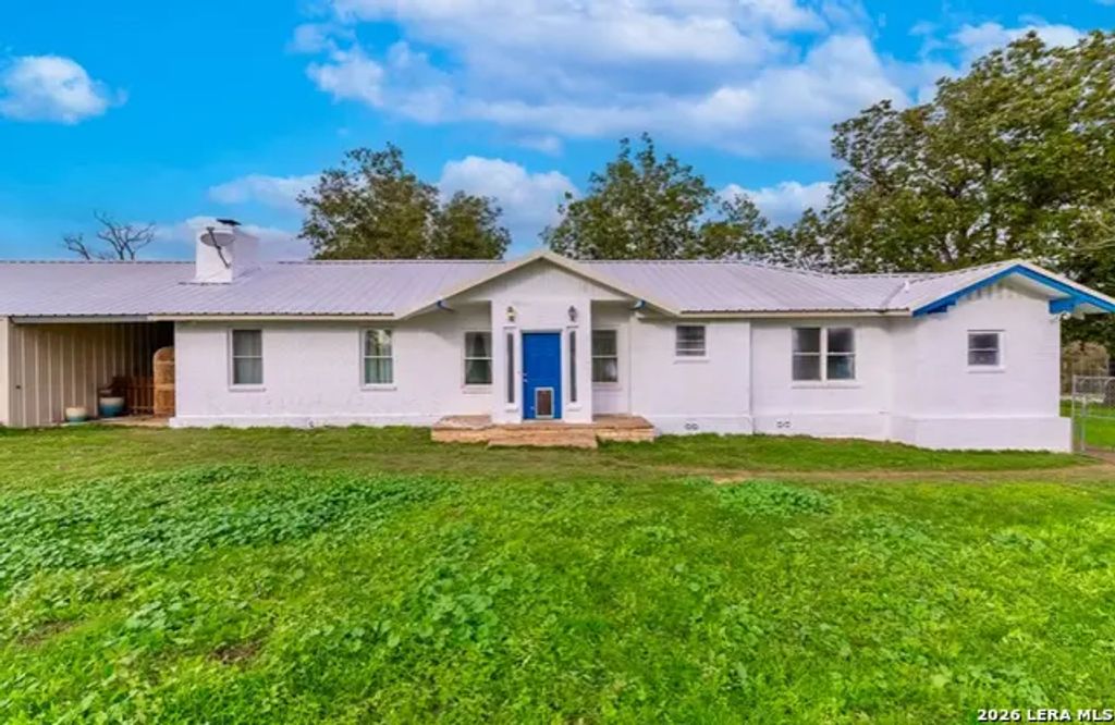 2702 Blue Creek Rd, La Vernia