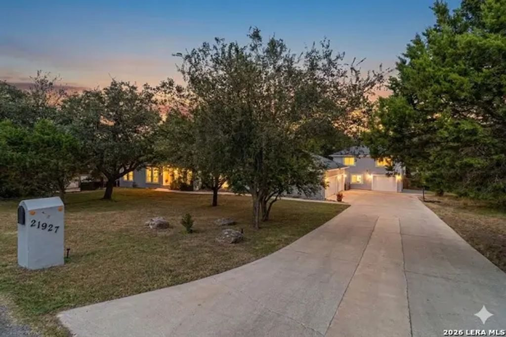 21927 Park View Dr, Garden Ridge