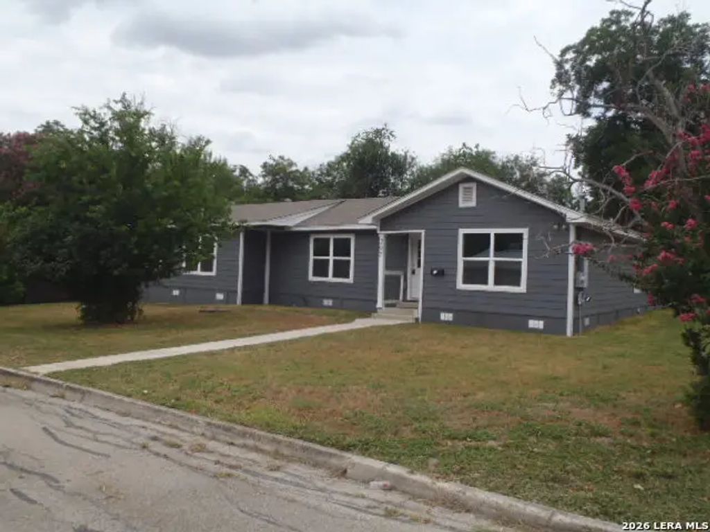 297 S Hackberry Ave, New Braunfels