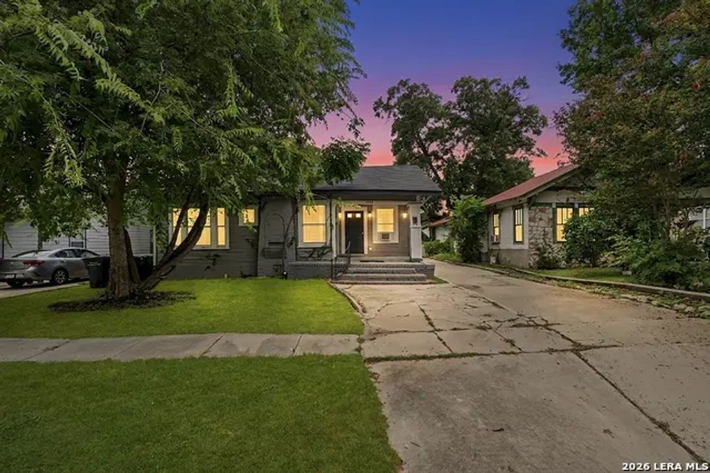 1311 W French Pl, San Antonio