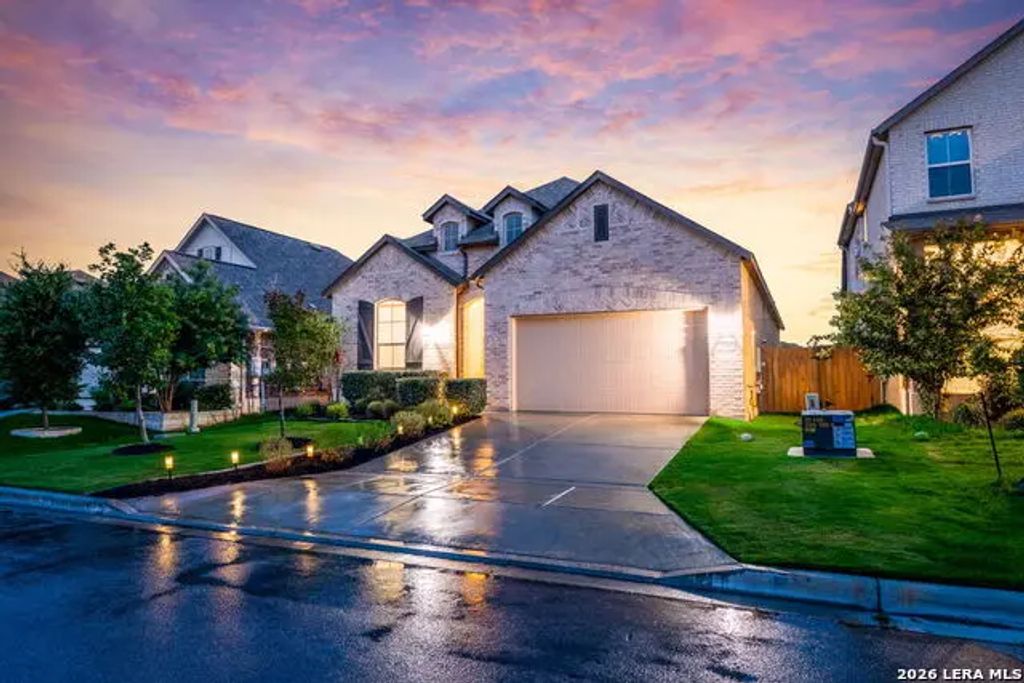 1703 Dirndl, New Braunfels