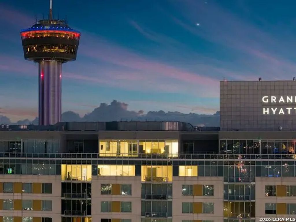 610 E Market Unit 3304, San Antonio