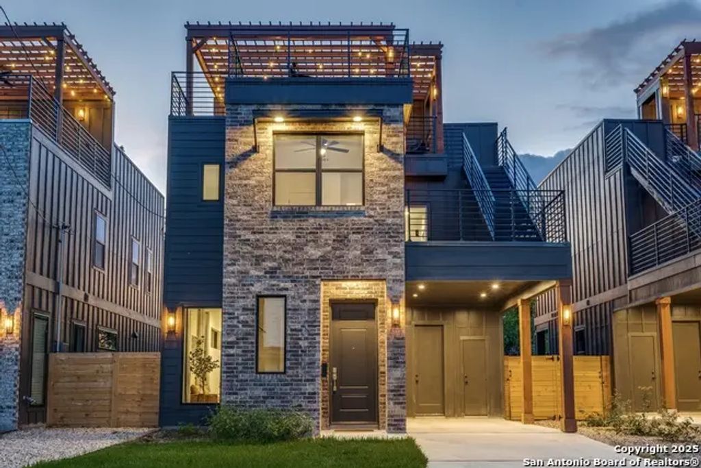 111 Dowdy, San Antonio
