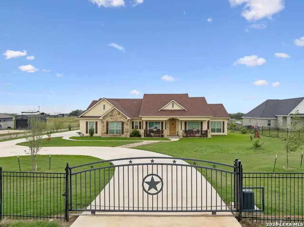 9691 Crow Ln, Adkins
