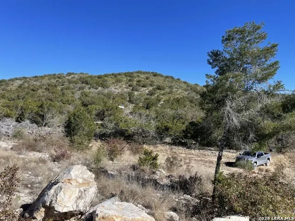 305 Walnut Springs Ranch Rd, Uvalde